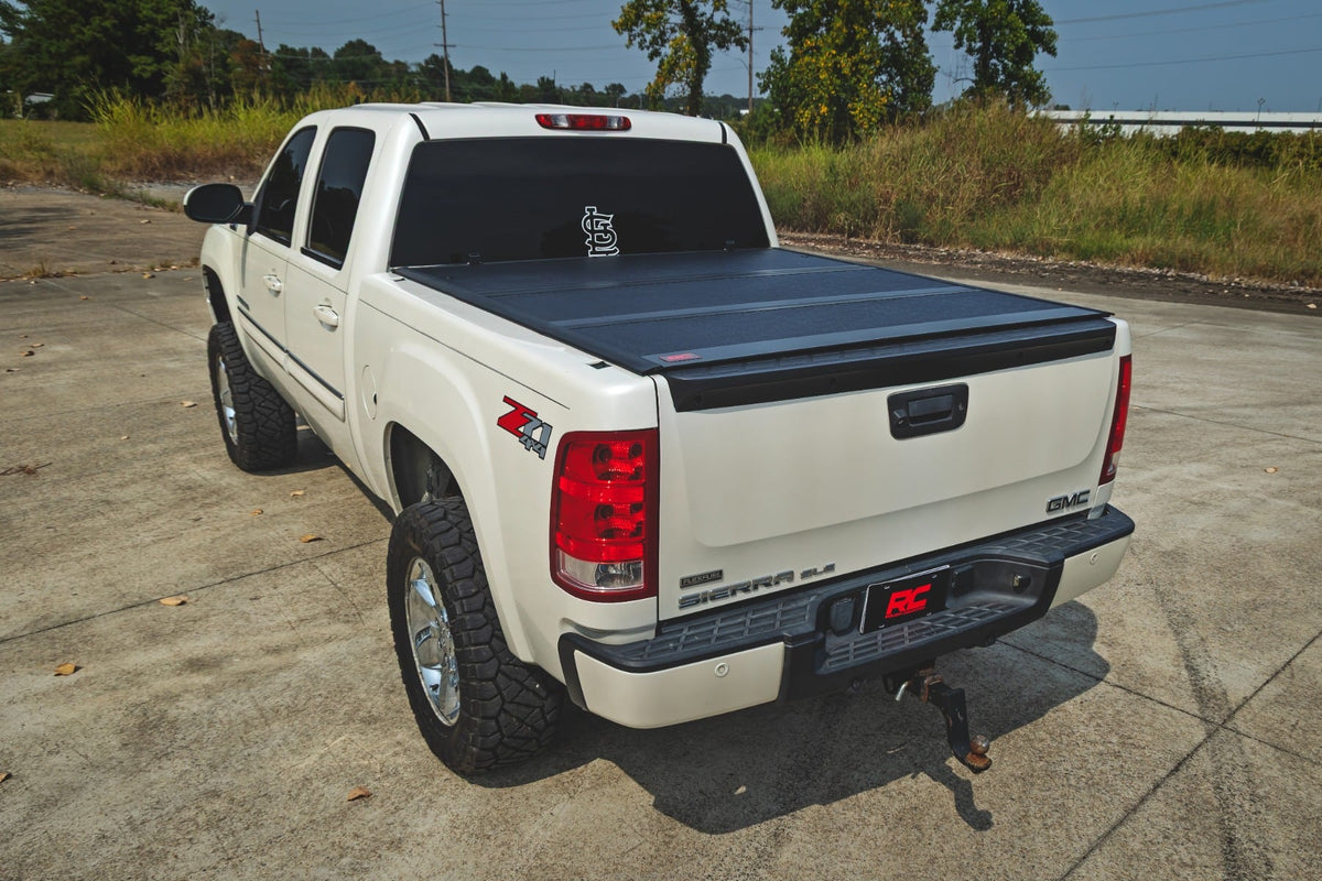 Hard Low Profile Bed Cover | 5'9" Bed | No Rail Caps | Chevy/GMC 1500 (07-13)