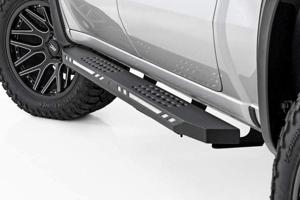 AC2 Running Boards | Amber/White | Crew Cab | Chevy/GMC 1500/2500HD/3500HD (19-26 & Refresh)