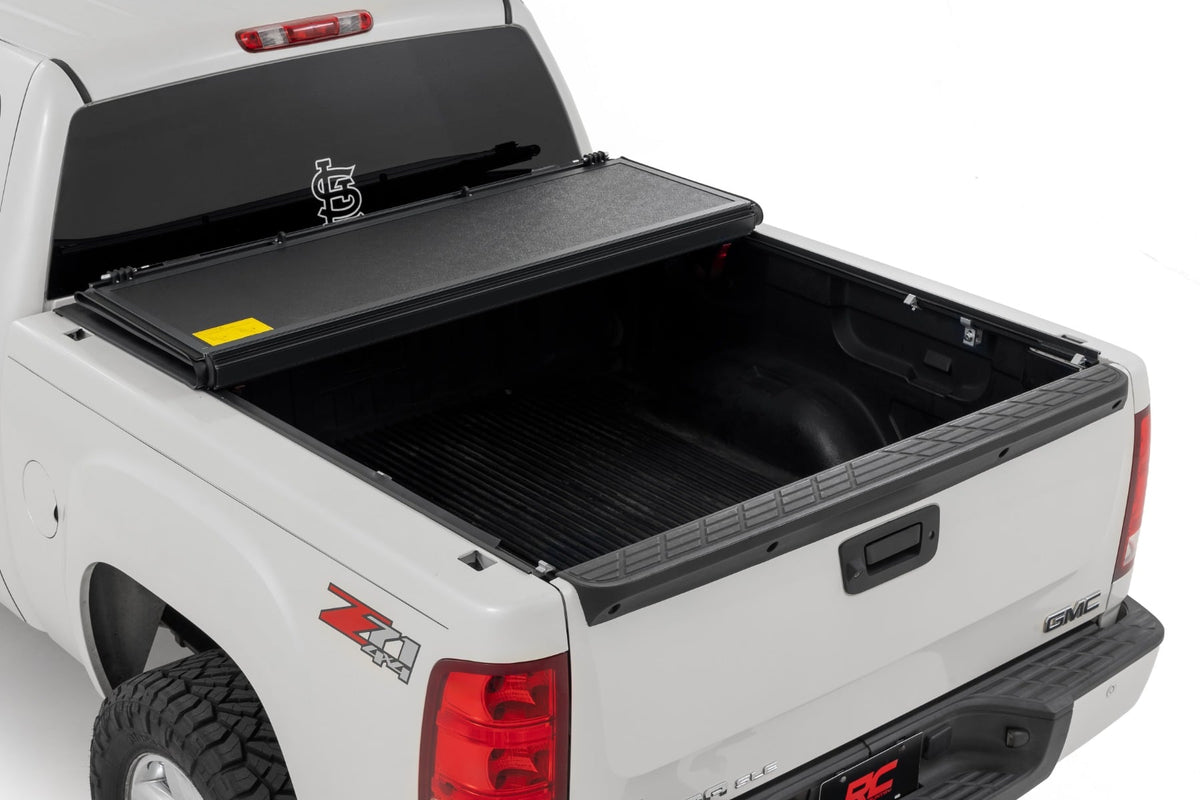 Hard Low Profile Bed Cover | 5'9" Bed | No Rail Caps | Chevy/GMC 1500 (07-13)