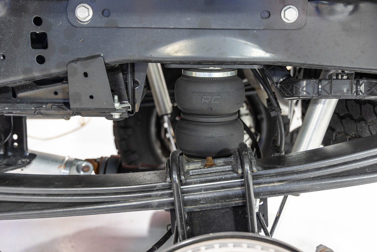 Air Spring Kit w/compressor | Wireless Controller | Ford F-250/F-350 Super Duty (17-25)