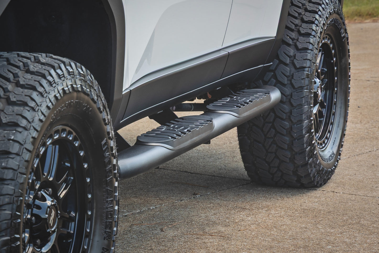 Oval Nerf Steps | Black | Toyota Land Cruiser 4WD (2024-2025)