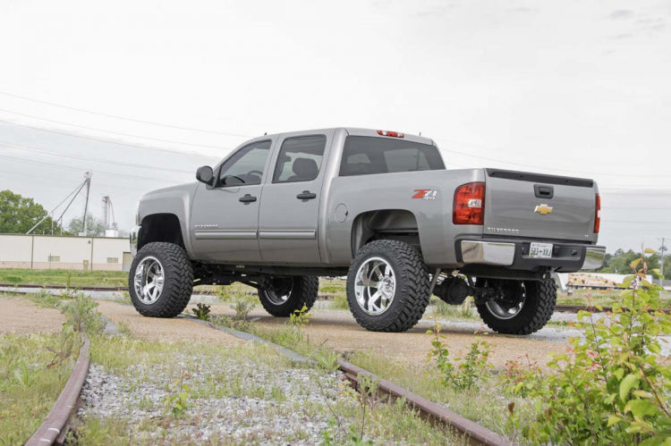 7.5 INCH LIFT KIT CHEVY/GMC 1500 4WD (07-13)